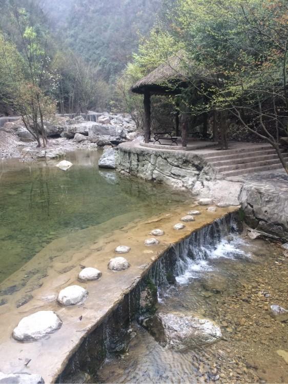 新乡龙卧岩景区